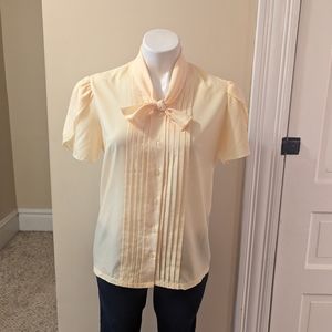 Vintage Judy Bond pale yellow light weight shoe sleeve blouse size 10
